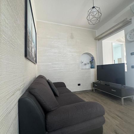 Casa Alessio - Elegante Appartamento Nel Cuore Di Cesano Maderno Dış mekan fotoğraf