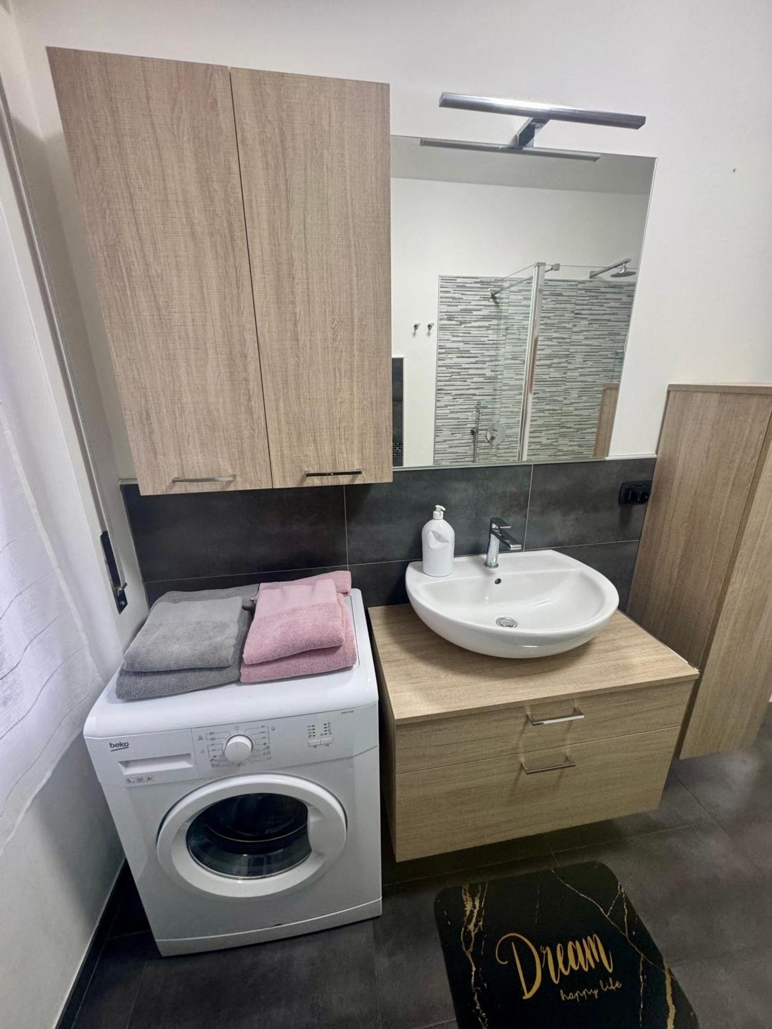 Casa Alessio - Elegante Appartamento Nel Cuore Di Cesano Maderno Dış mekan fotoğraf