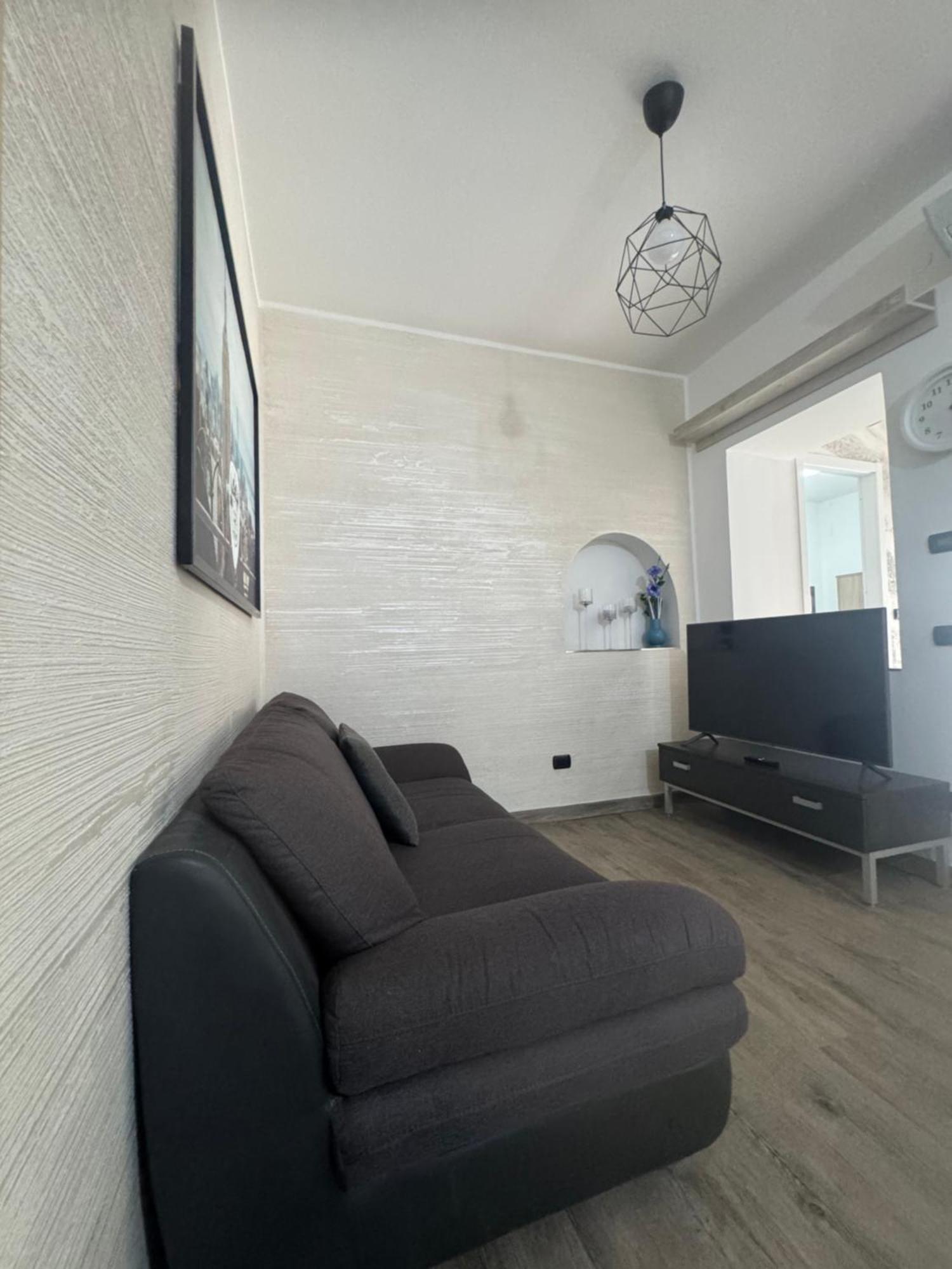 Casa Alessio - Elegante Appartamento Nel Cuore Di Cesano Maderno Dış mekan fotoğraf